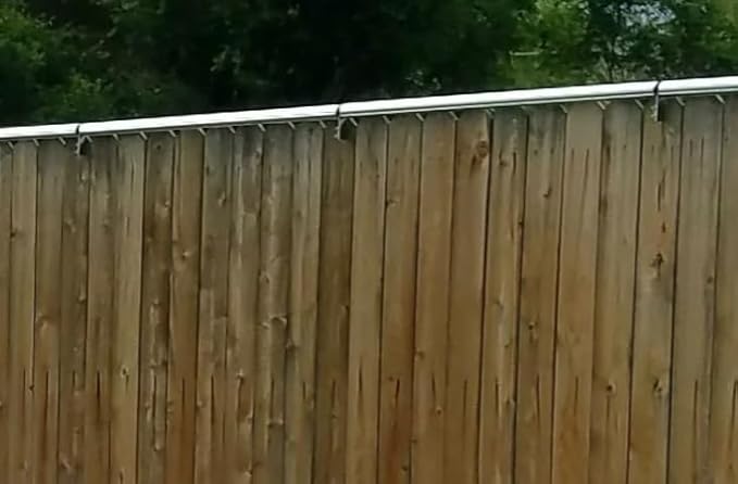 8 Foot Kit - Keep Pets Contained, Coyotes Out - Cats, Dogs, Coyotes - Wood Dog Ear