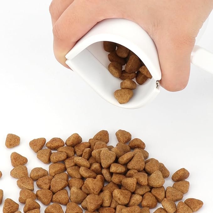 WALLFID Silicone Dog Treat Pouch Small Bag,Auto Closure,with Pet Training Clicker,Walking Bag for Dog and Cat,Pocket Size,Easy to Clean,Odorless (Green and White)