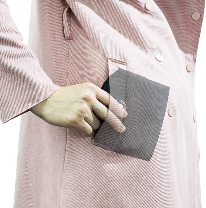 COOWONE Dog Treat Pouch Magnetic Closure Small Dog Training Treat Pouch Pocket Sized Small Dog Treat Pouch with Clip (Black)